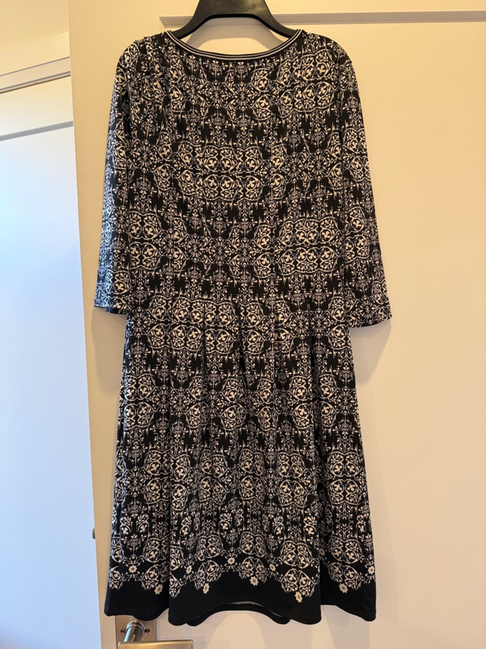Max Studio Black & White 3/4 Sleeve Scoop Neck Dress - Picture 8 of 9